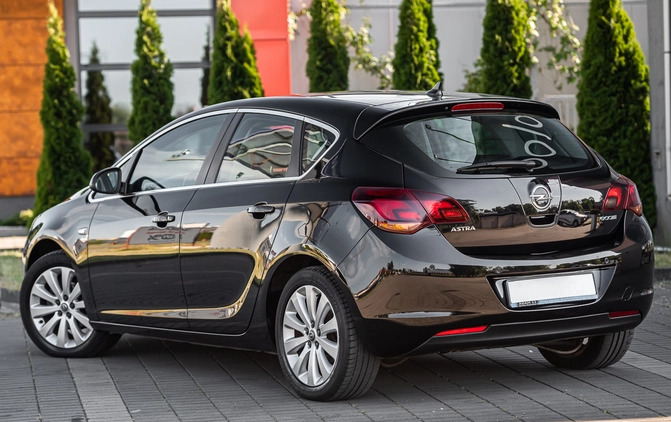Opel Astra cena 27700 przebieg: 219111, rok produkcji 2010 z Radom małe 326